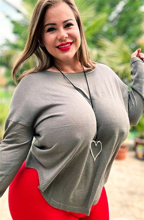 topheavy.com|A little top heavy : r/BiggerThanYouThought .